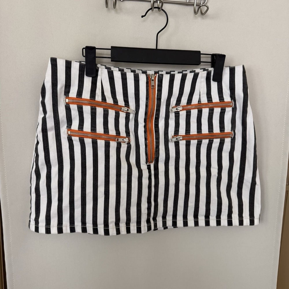 Urban Outfitters Womens Large Black White Stripe Zippers Mini Skirt Y2K Vibe - Picture 1 of 7